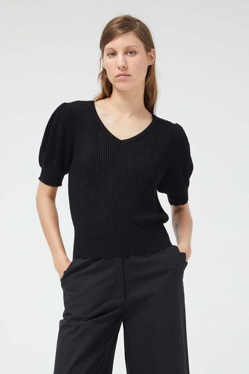 Maglia in filato total black