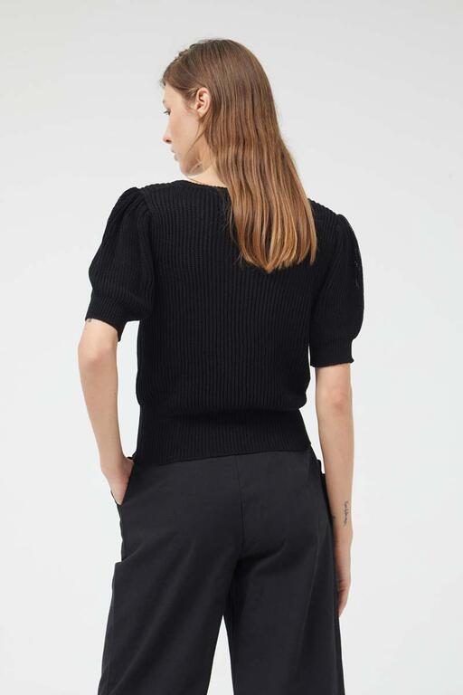 Maglia in filato total black