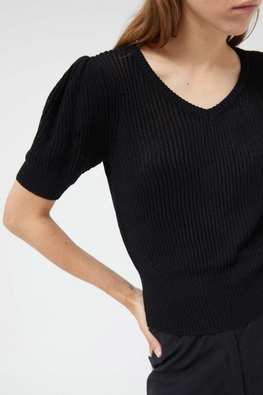 Maglia in filato total black