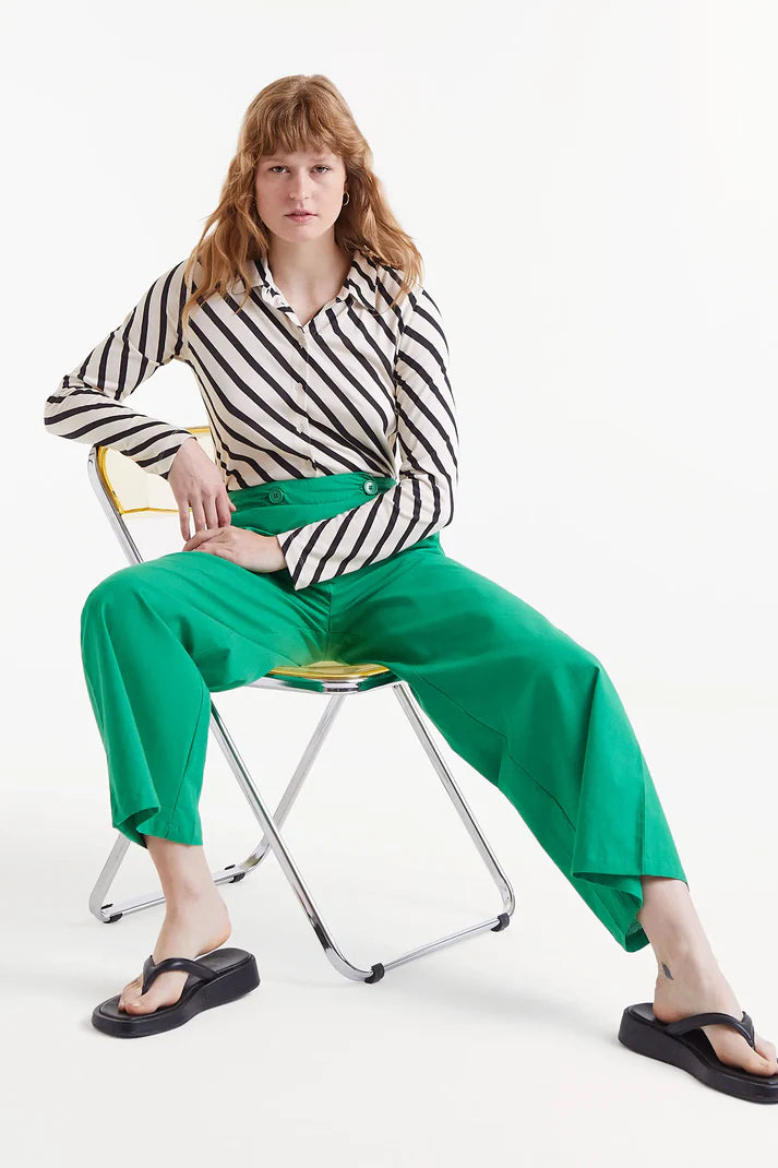 Pantaloni dritti verdi abbottonati