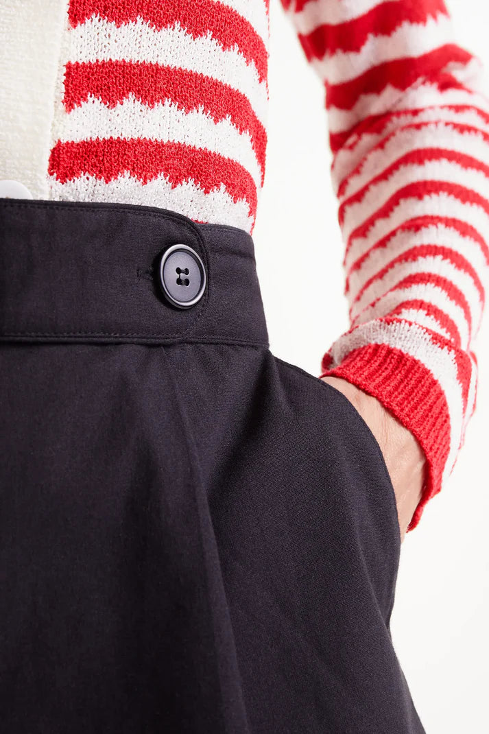 Pantaloncini neri con bottoni
