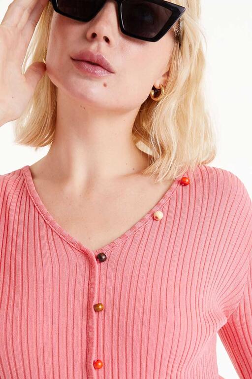 Top a coste con perline rosa