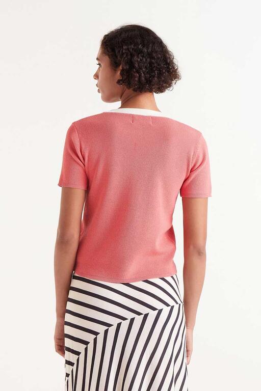 Top in maglia rosa a maniche corte