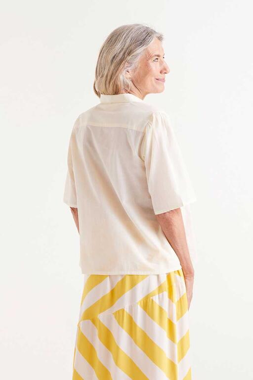 Camicia a maniche corte con stampa a margherite