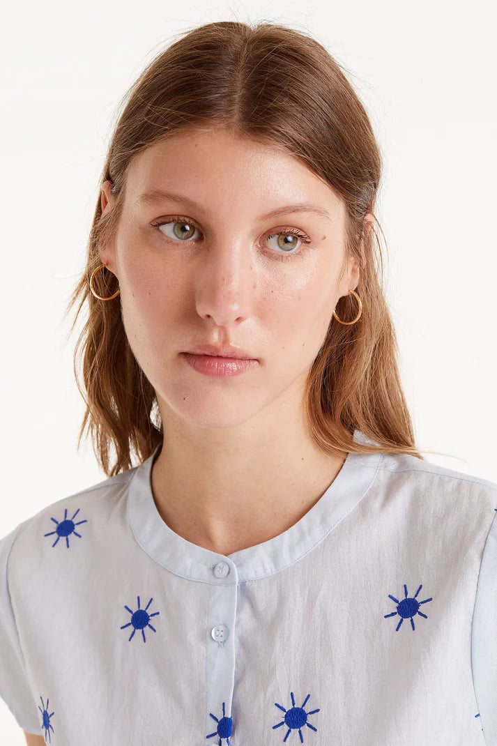 Camicia con colletto alla coreana con soli blu