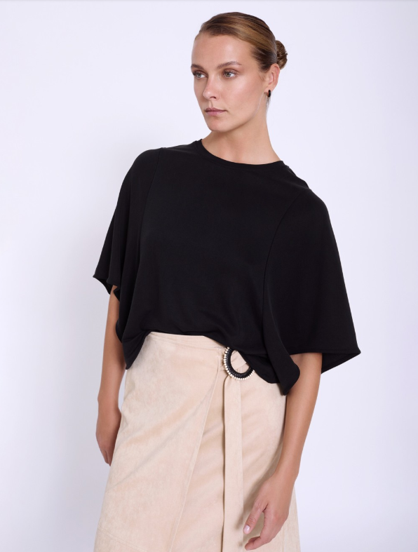 T-shirt over manica a pipistrello