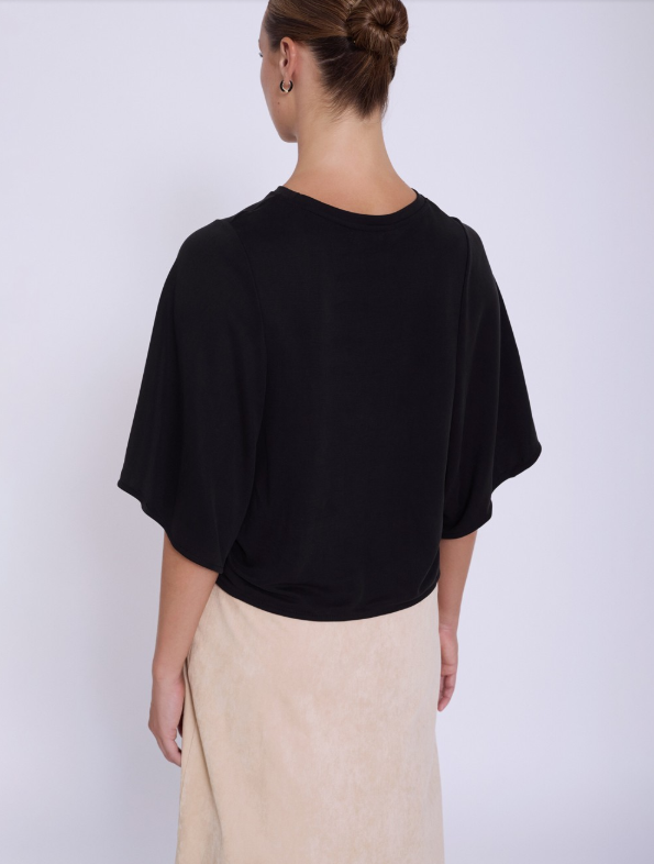 T-shirt over manica a pipistrello