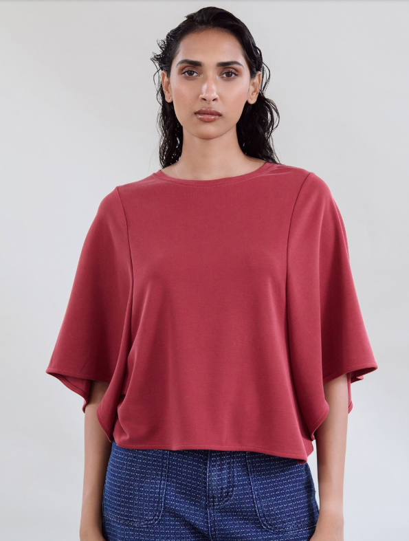 T-shirt over manica a pipistrello