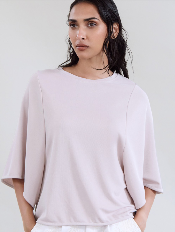 T-shirt over manica a pipistrello