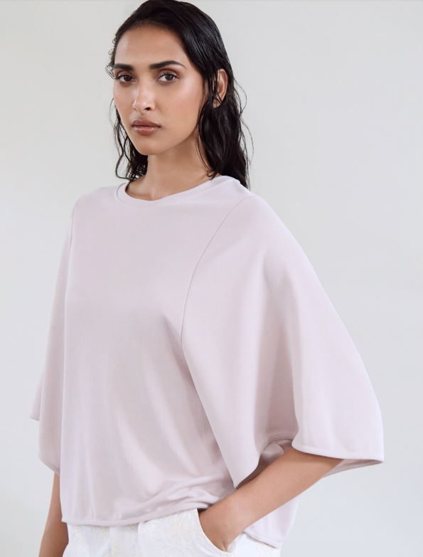 T-shirt over manica a pipistrello