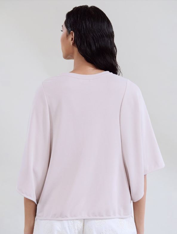T-shirt over manica a pipistrello