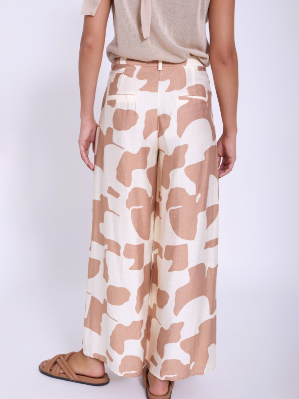 Pantalone abstract