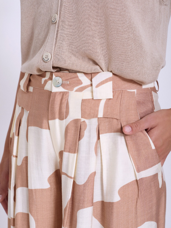 Pantalone abstract