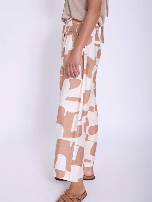 Pantalone abstract
