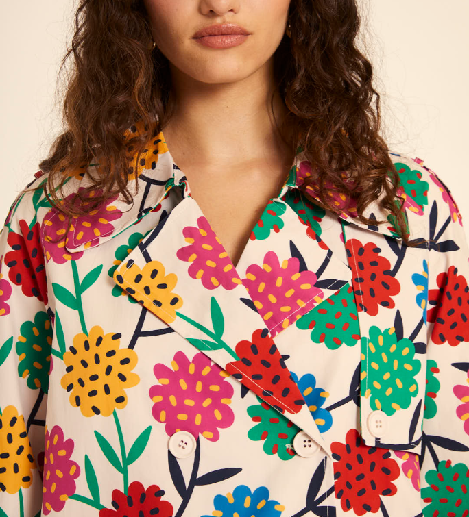 Trench corto flores