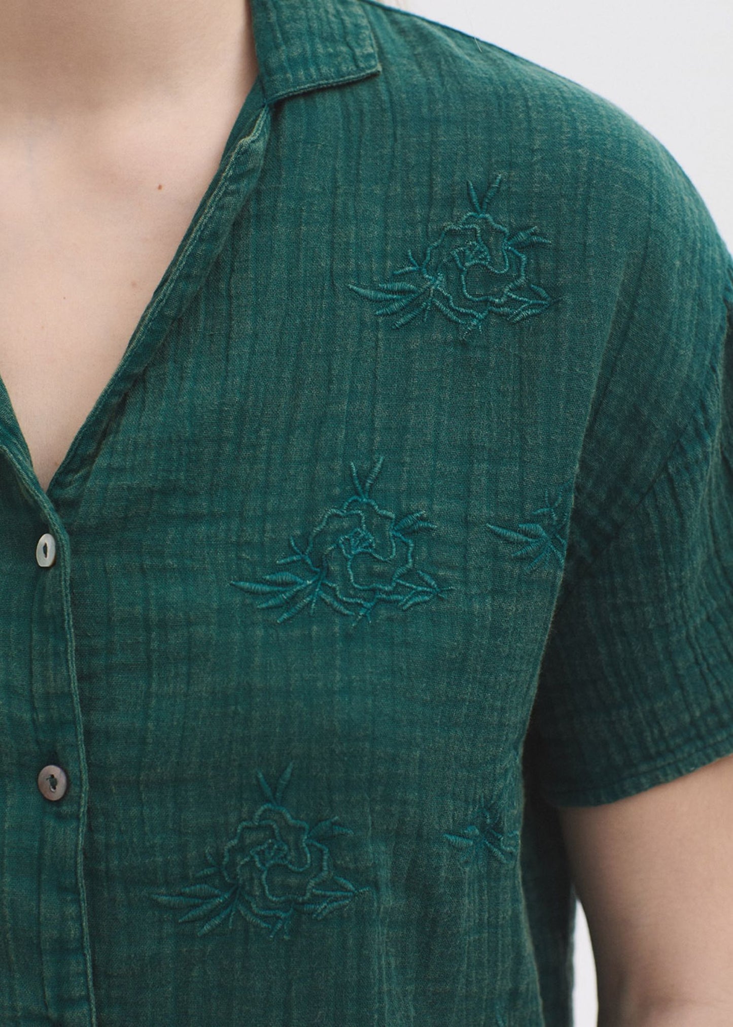 Camicia ricamata in cotone