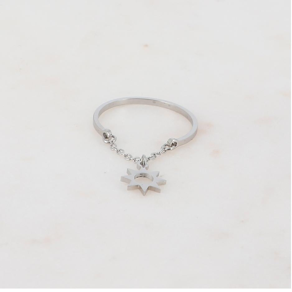 Anello regolabile con maglia in catena e ciondolo stella a otto punte