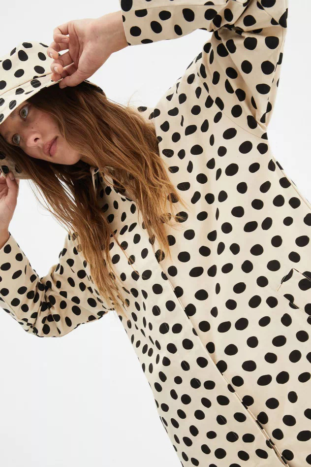 Impermeabile diritto con fantasia a pois Black&White