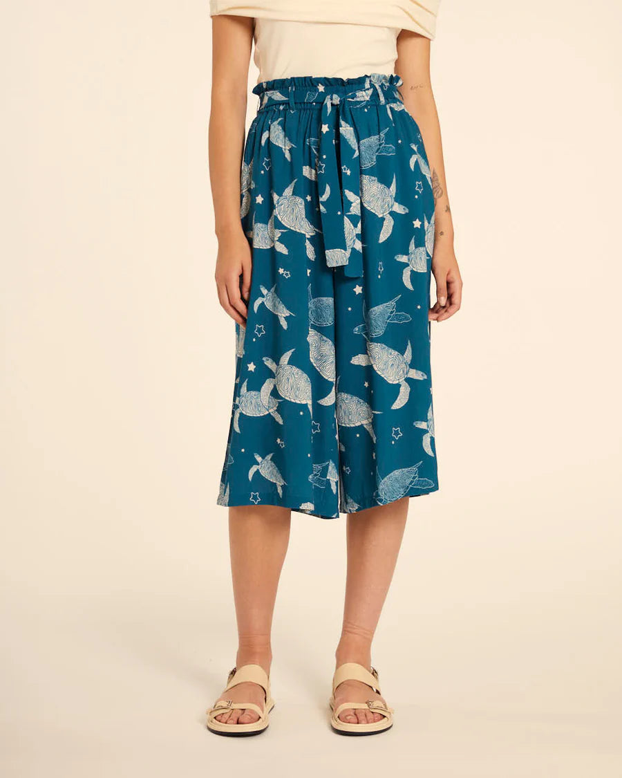 Pantalone culotte tipo paperbag e stampa tartaruga