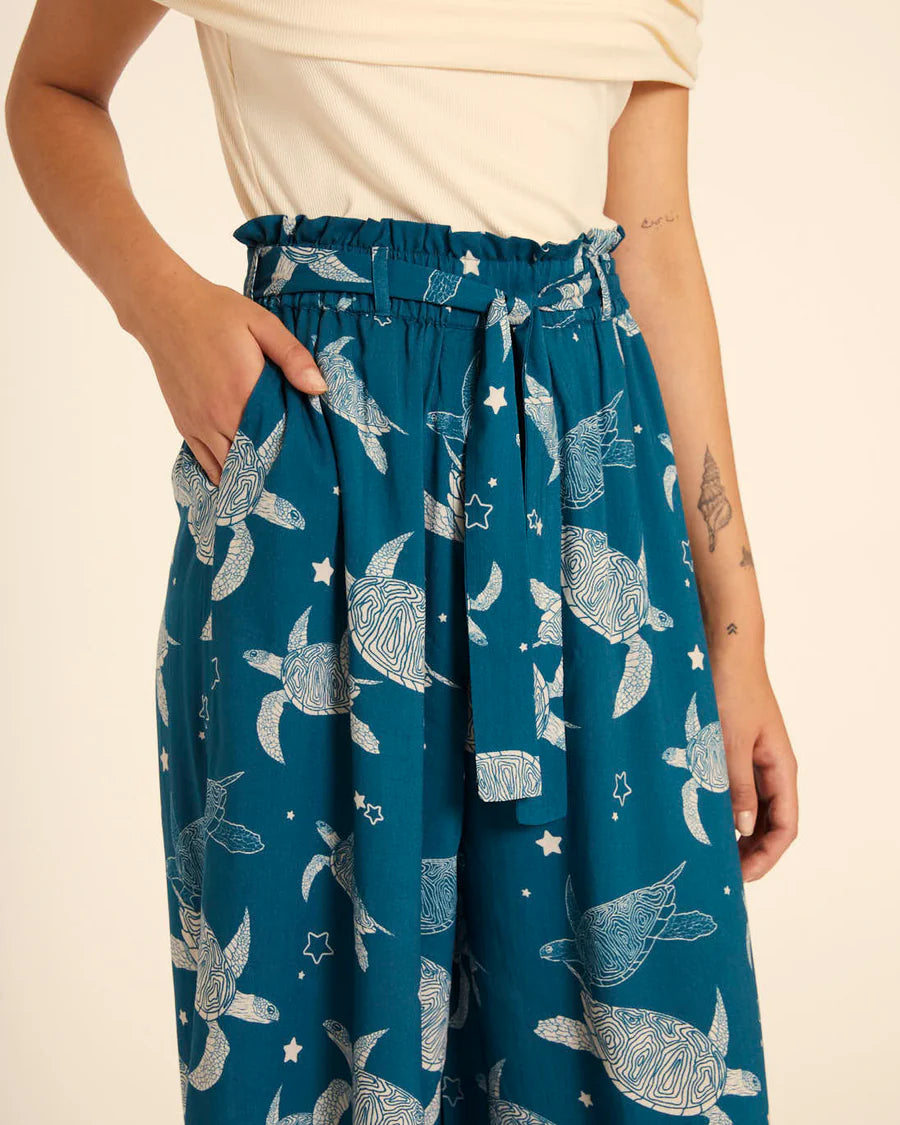Pantalone culotte tipo paperbag e stampa tartaruga