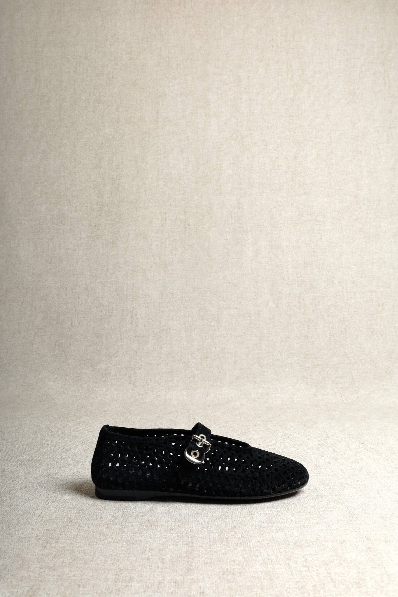 CARROLL NERO SCAMOSCIATO – Ballerine in Pelle Scamosciata Traforata con Fibbia