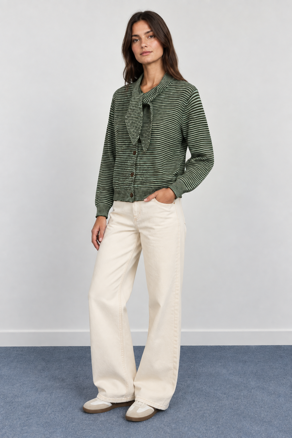 Gilet a righe in maglia con fiocco al collo - A1621