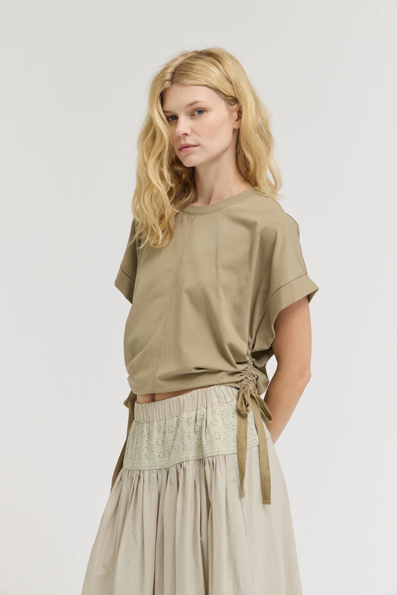41628 - MAGLIETTA CON ELASTICO LATERALE: BROWN MUSTARD / Contemporaneo / PICCOLA