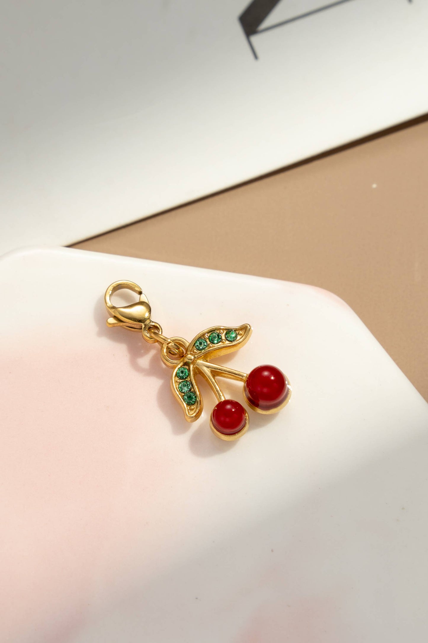 Ciondolo ciliegia dorato charm frutto rosso verde carino di tendenza