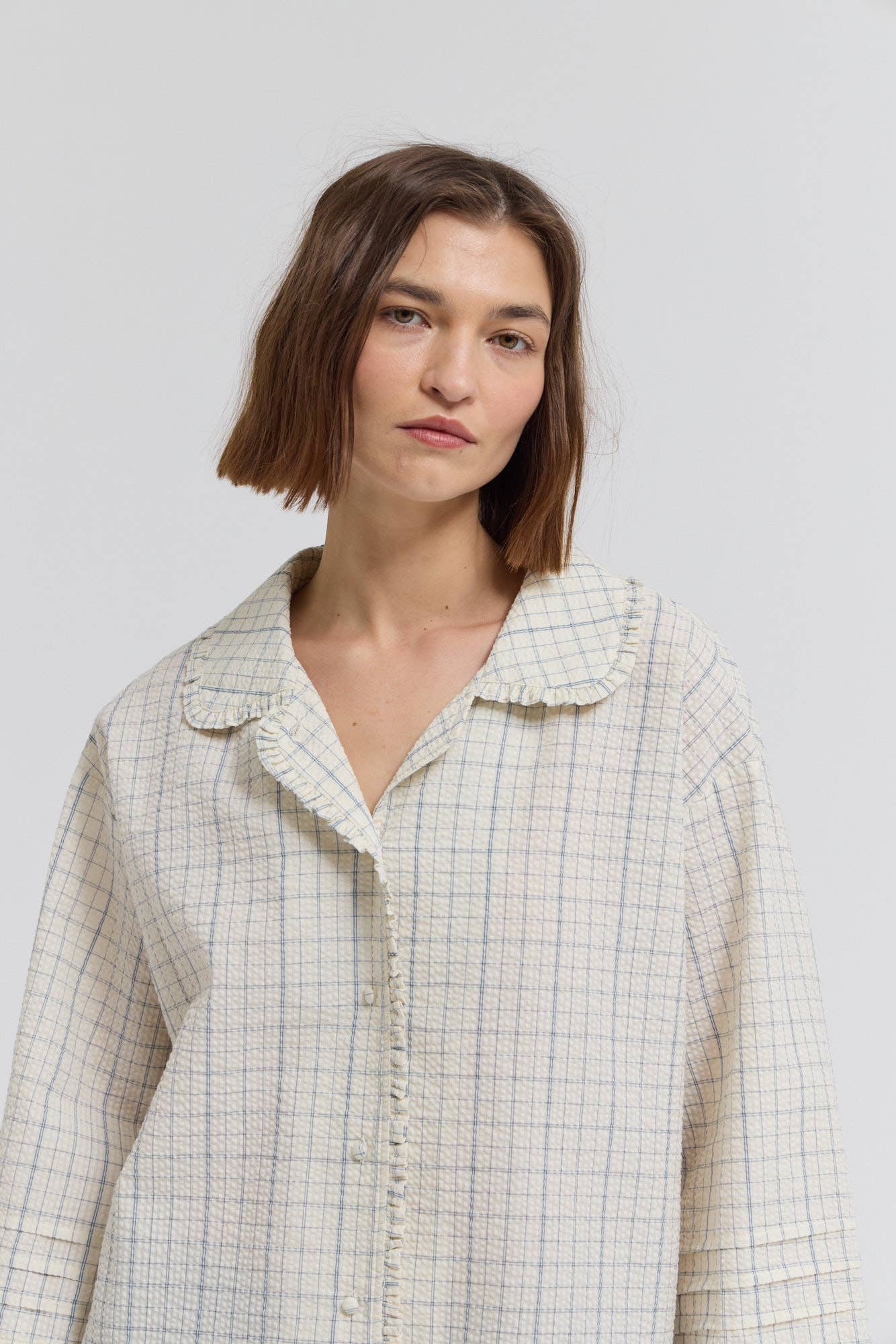 42150HS - CAMICIA A MANICHE CON PIEGHE A BALZA A QUADRI