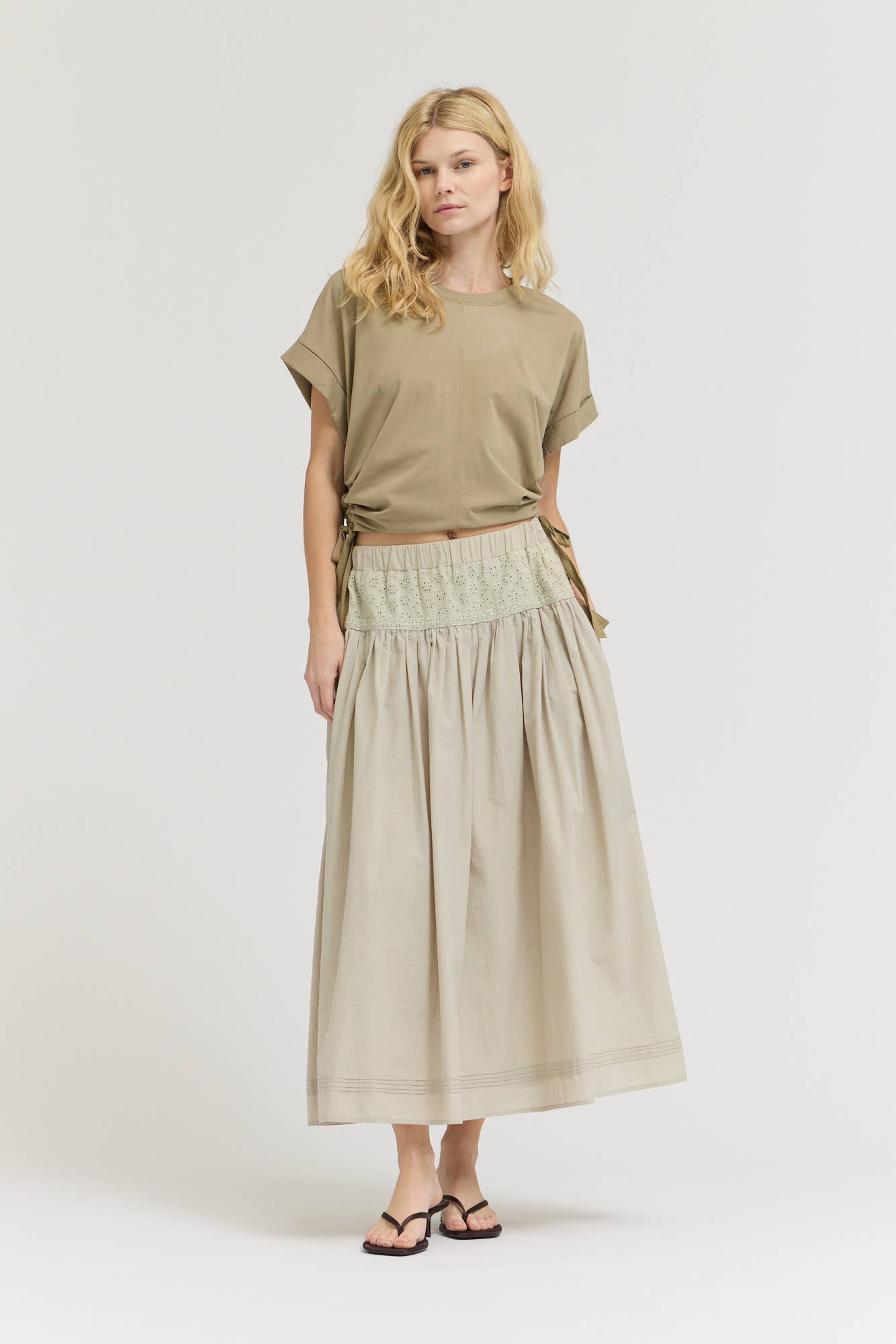 41628 - MAGLIETTA CON ELASTICO LATERALE: BROWN MUSTARD / Contemporaneo / MEDIO