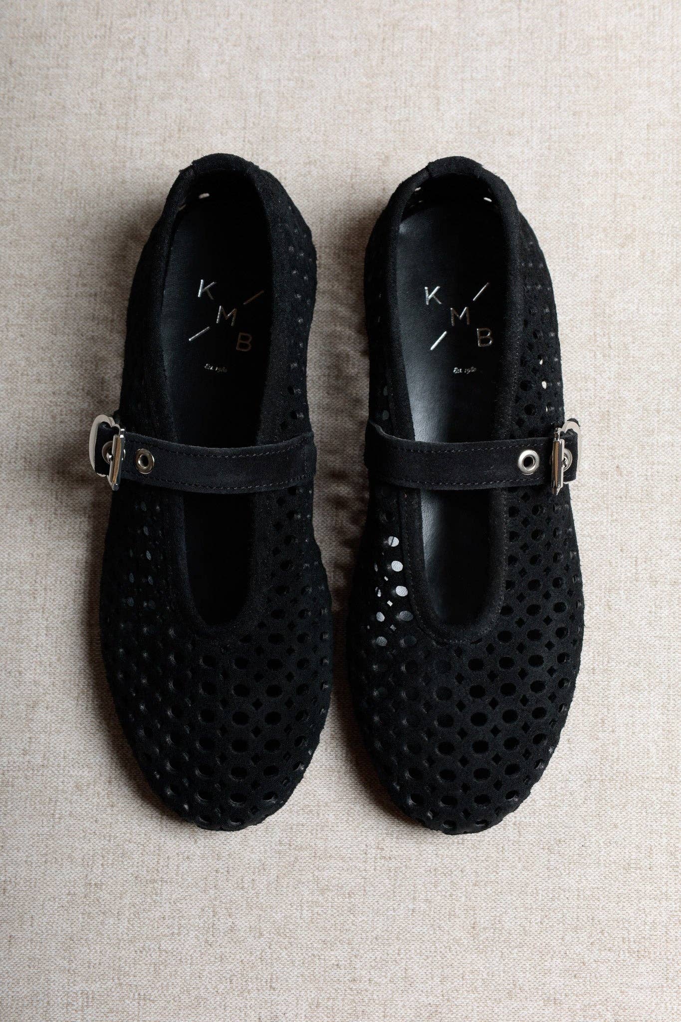 CARROLL NERO SCAMOSCIATO – Ballerine in Pelle Scamosciata Traforata con Fibbia