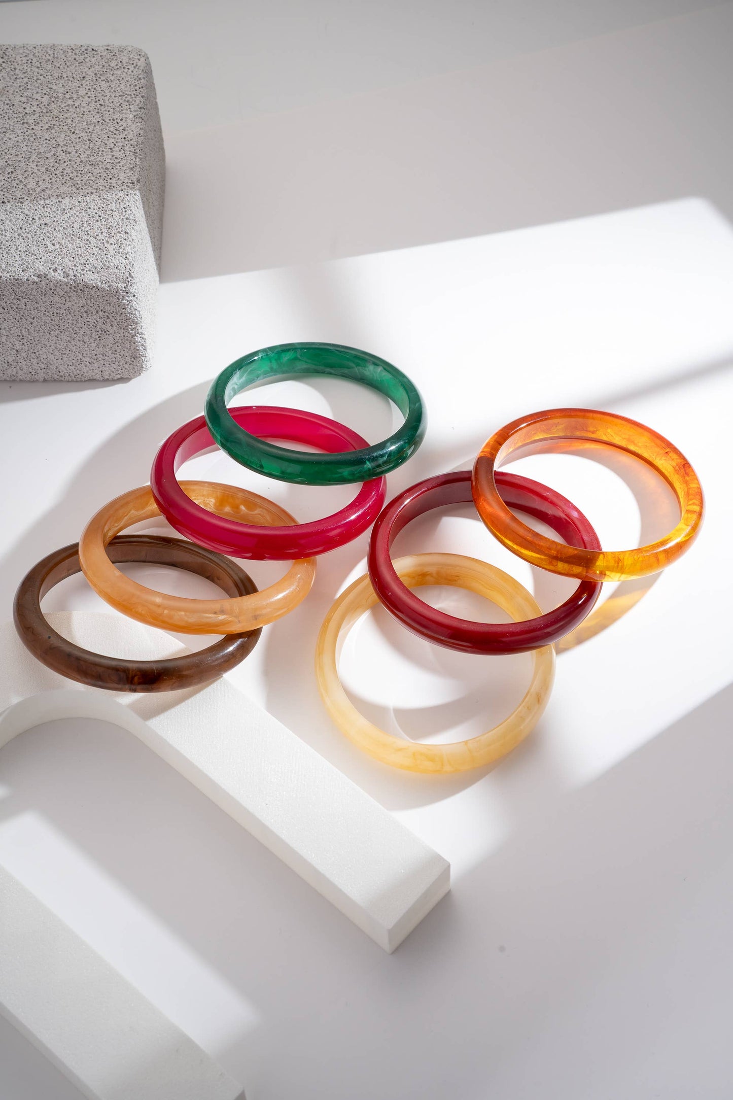 Bracciale Sottile in Resina Effetto Marmo — Bracciale Chic Leggero da Abbinare