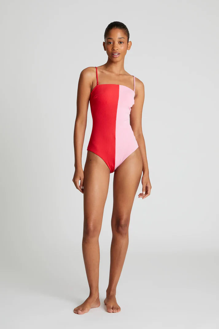 Costume da bagno bicolore rosso con scollo dritto