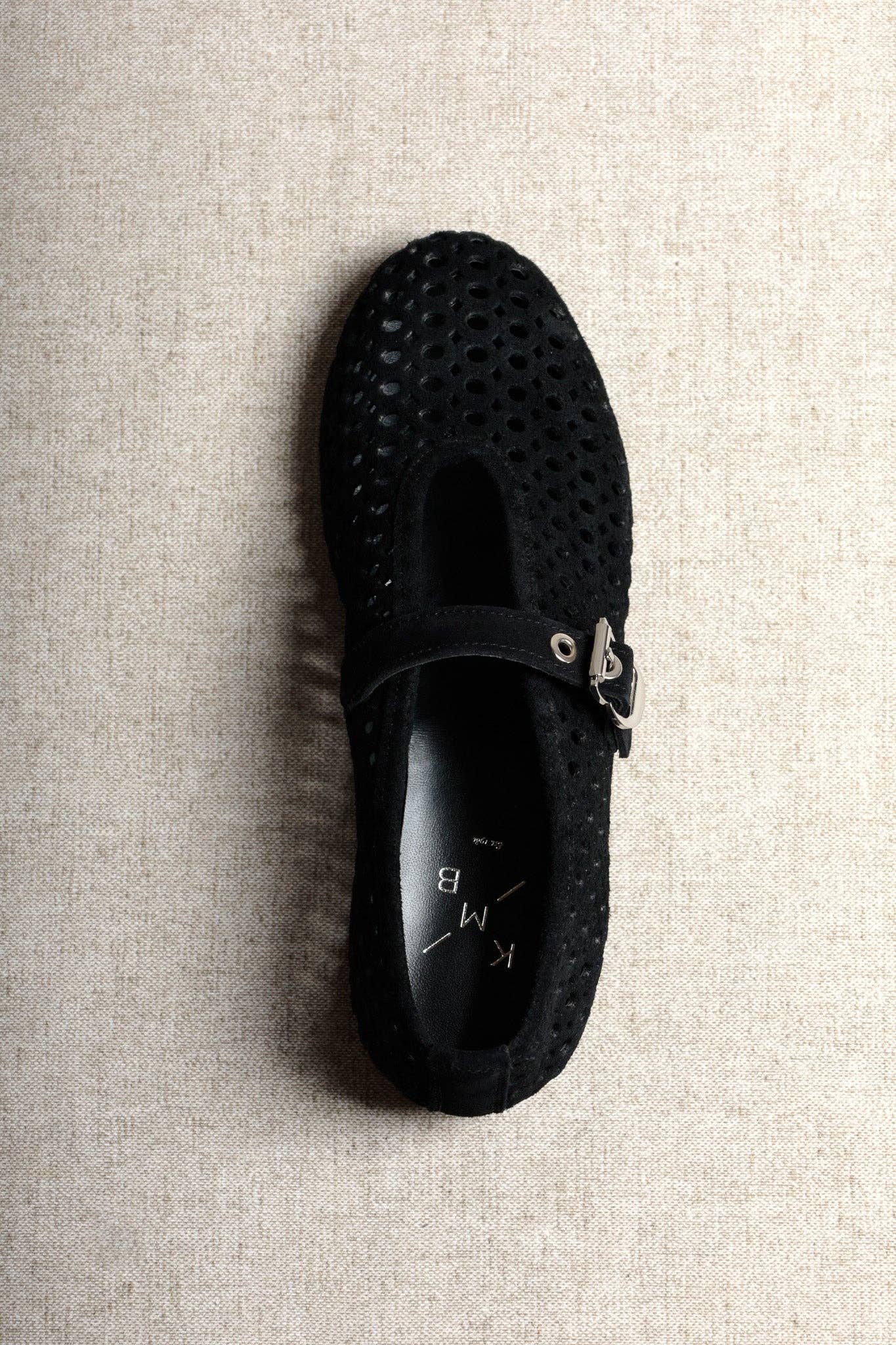 CARROLL NERO SCAMOSCIATO – Ballerine in Pelle Scamosciata Traforata con Fibbia
