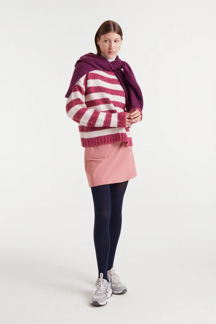 Maglione lavorato a maglia con righe bianche e fucsia