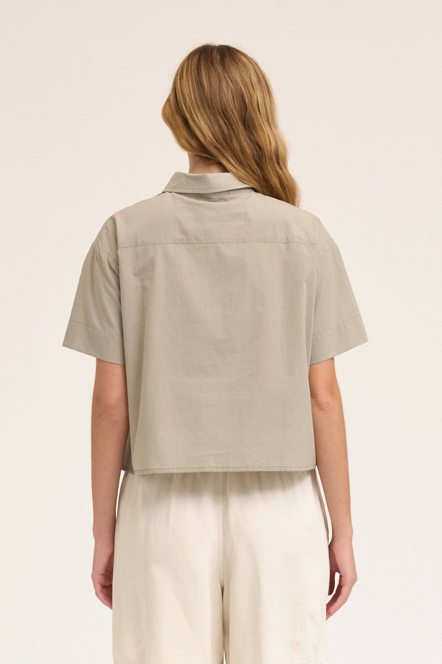 42277 - CAMICIA CORTA A MANICHE CORTE CON BOTTONI
