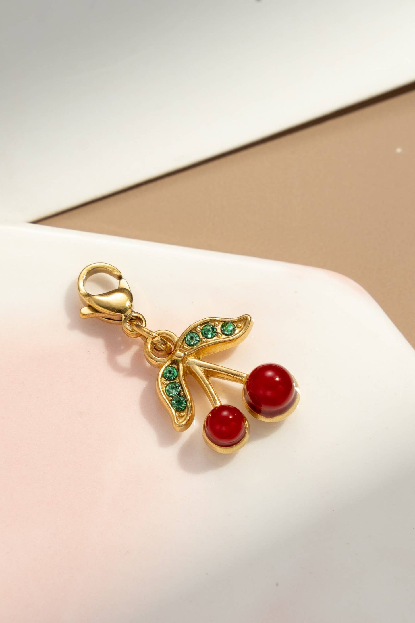 Ciondolo ciliegia dorato charm frutto rosso verde carino di tendenza
