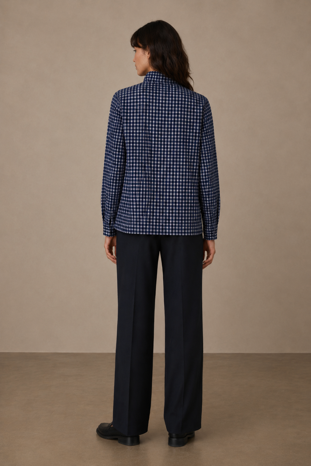 Camicia da donna a quadri con collo incrociato asimmetrico - 32251