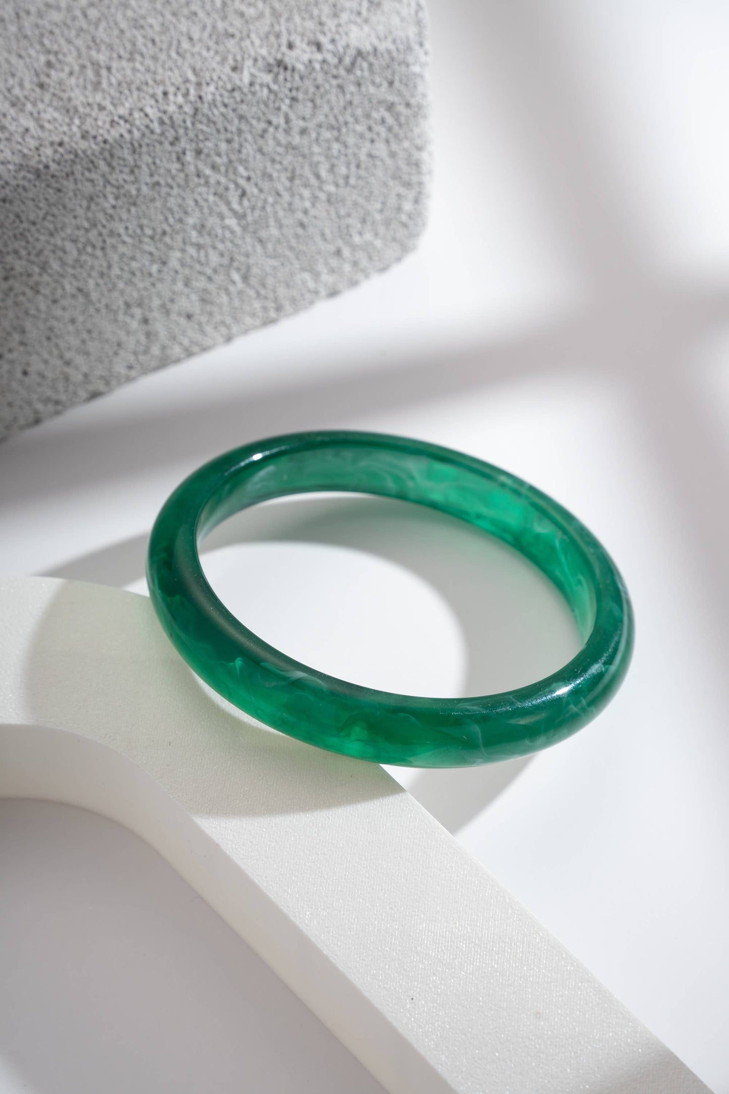 Bracciale Sottile in Resina Effetto Marmo — Bracciale Chic Leggero da Abbinare