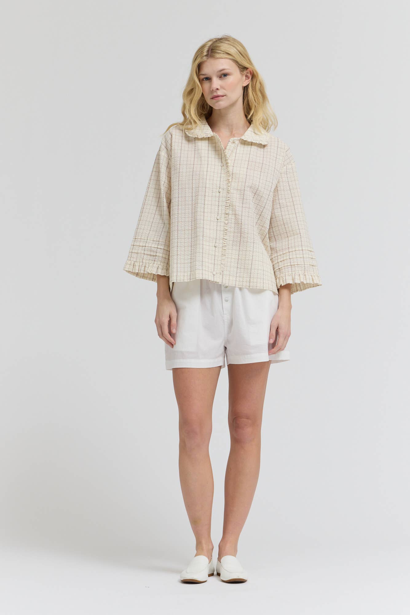 42150HS - CAMICIA A MANICHE CON PIEGHE A BALZA A QUADRI