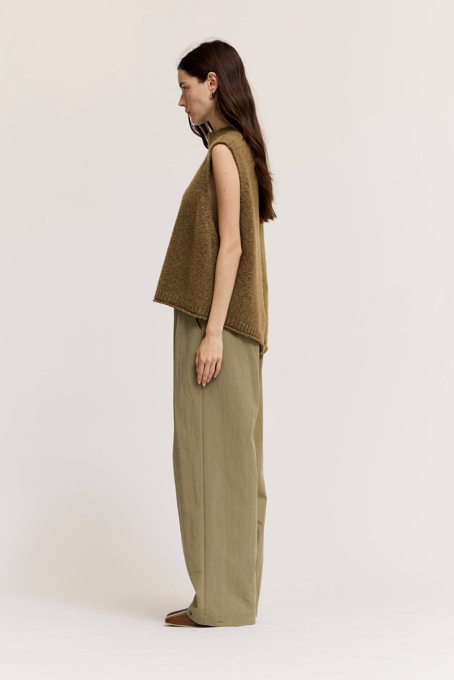 42367 - GILET IN MAGLIA CON SPACCHI: CAMMELLO / Contemporaneo / M