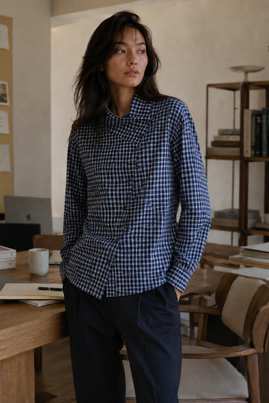 Camicia a quadri con collo incrociato asimmetrico