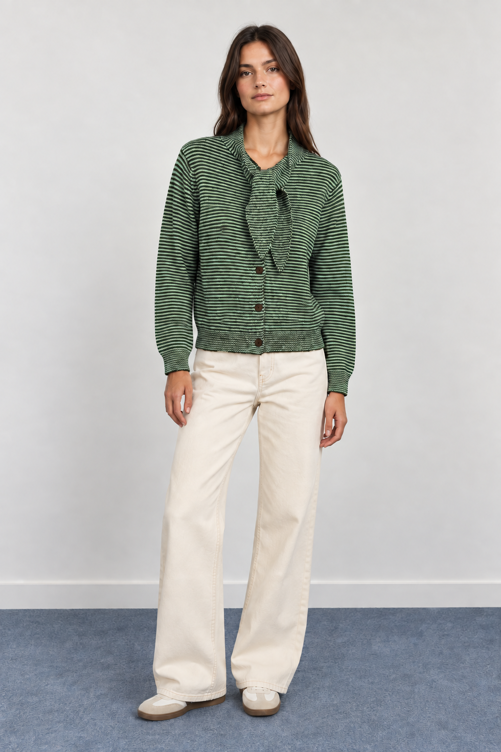 Gilet a righe in maglia con fiocco al collo - A1621