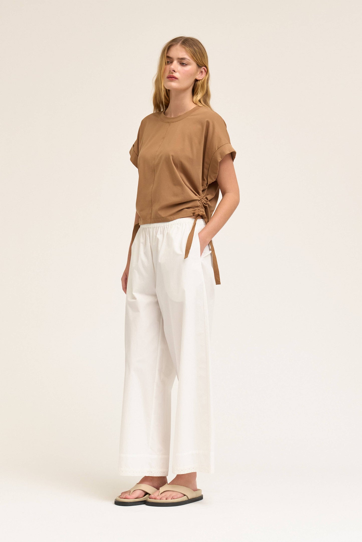41628 - MAGLIETTA CON ELASTICO LATERALE: BROWN MUSTARD / Contemporaneo / GRANDE