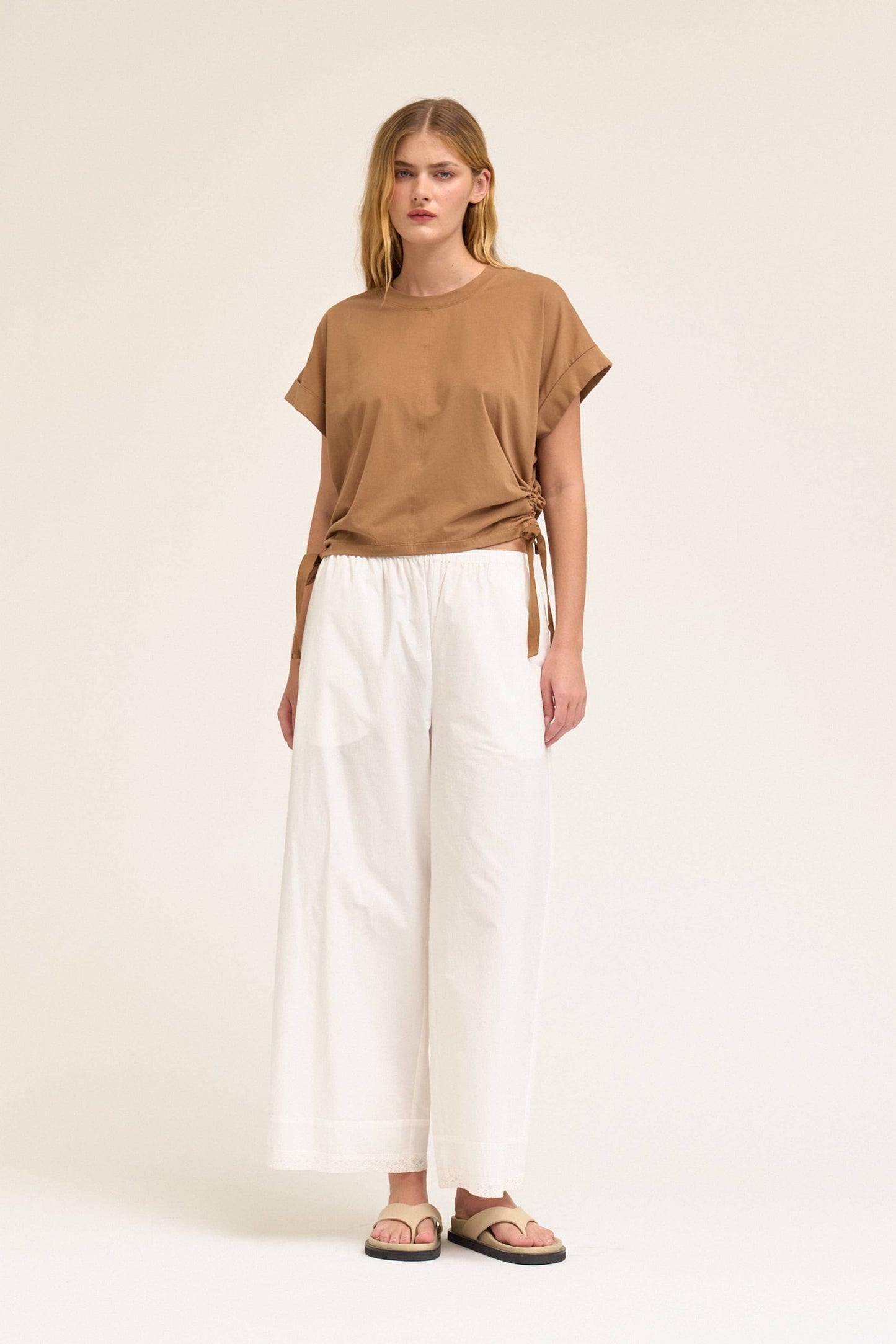 41628 - MAGLIETTA CON ELASTICO LATERALE: BROWN MUSTARD / Contemporaneo / PICCOLA
