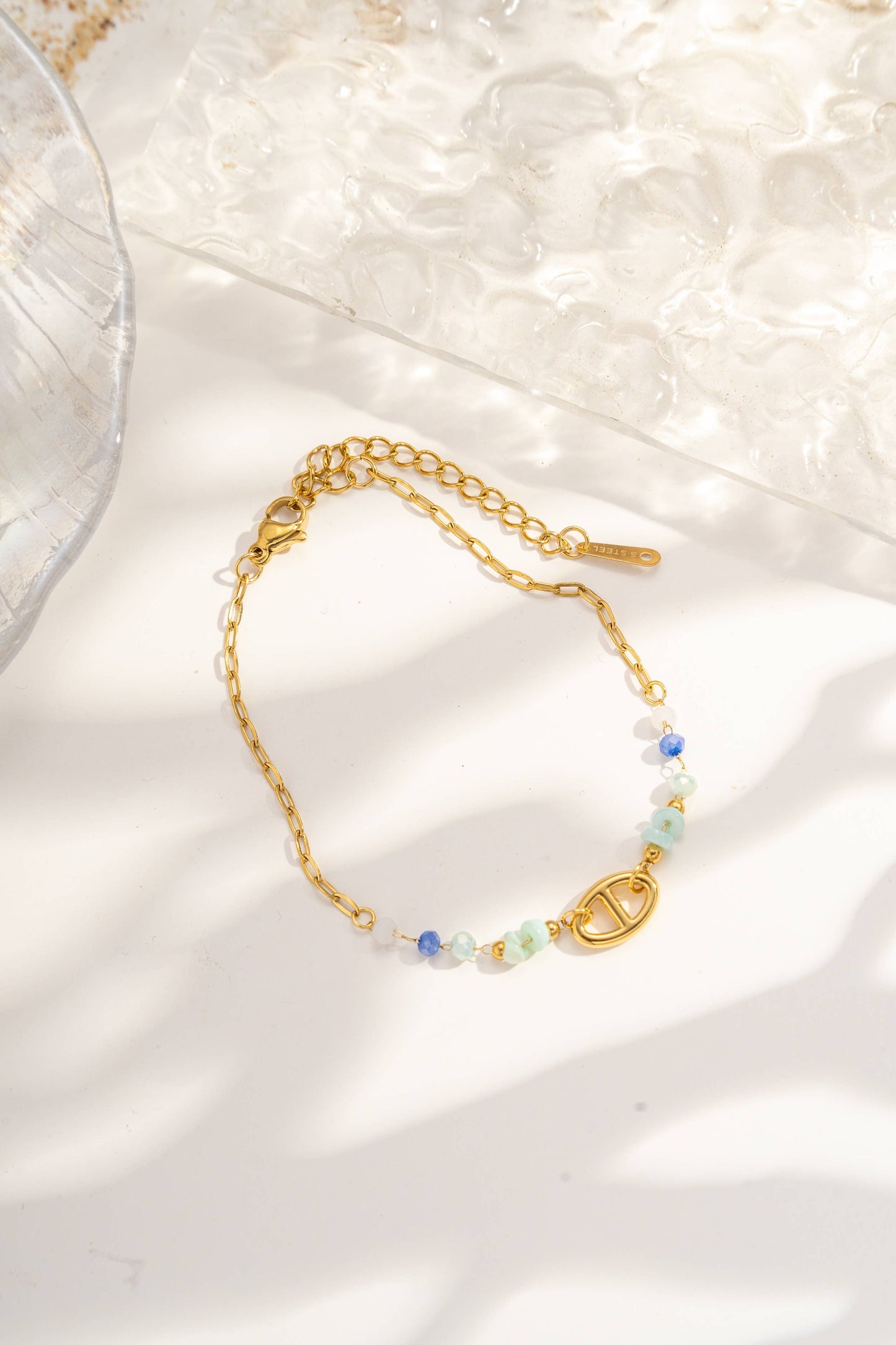 Lotto da 12 braccialetti assortiti con charms marini turchese e conchiglia