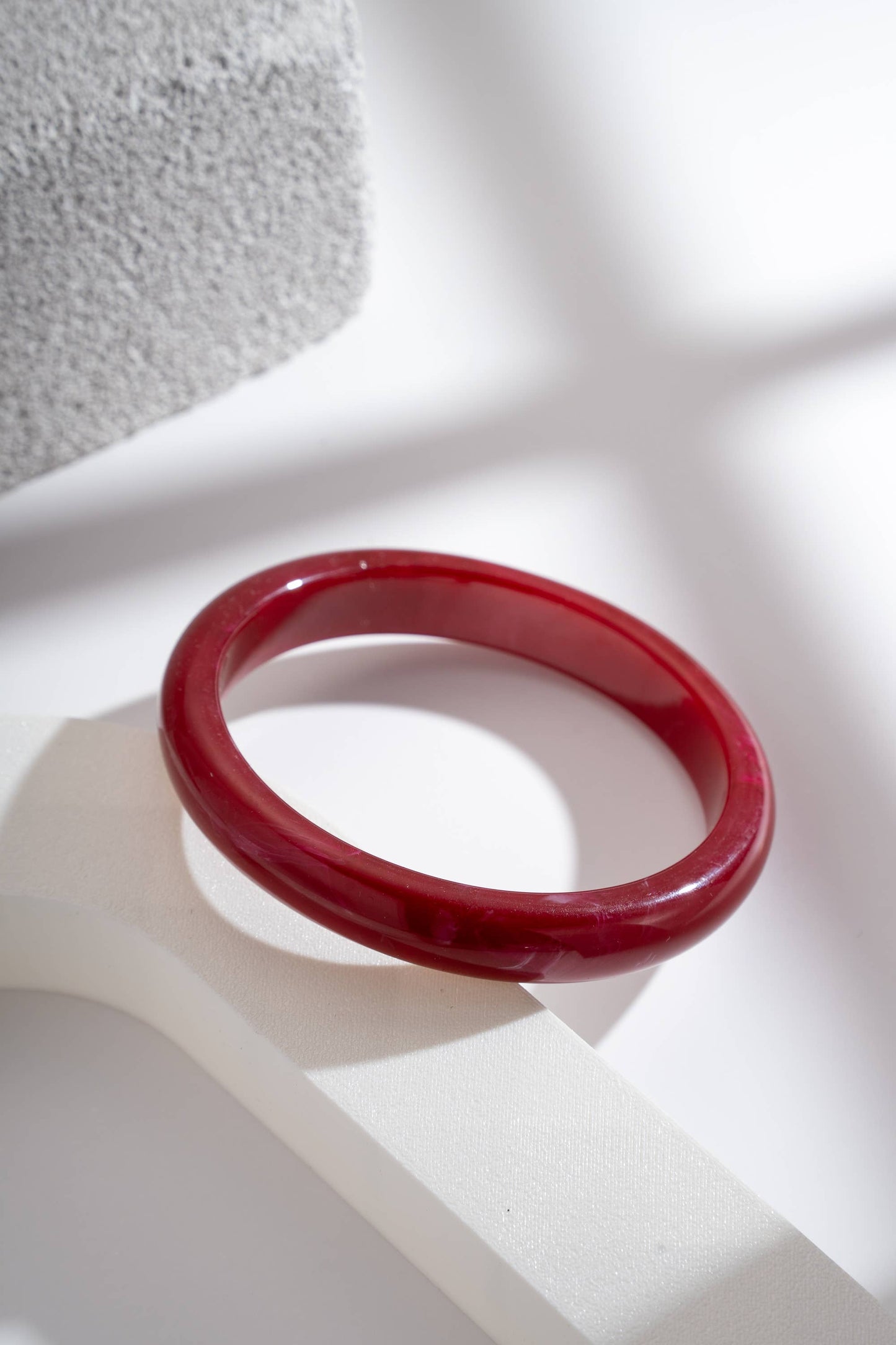 Bracciale Sottile in Resina Effetto Marmo — Bracciale Chic Leggero da Abbinare