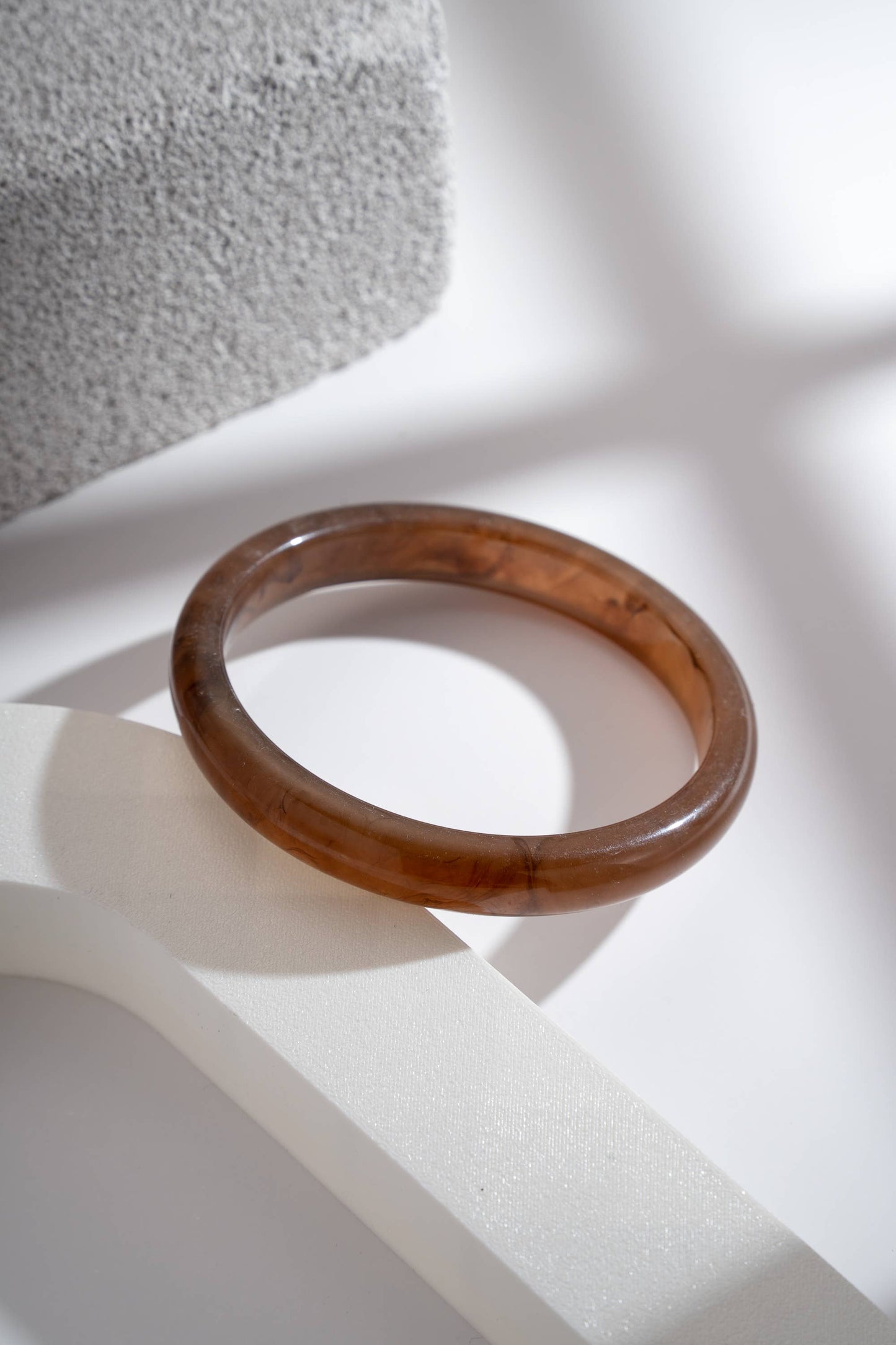 Bracciale Sottile in Resina Effetto Marmo — Bracciale Chic Leggero da Abbinare