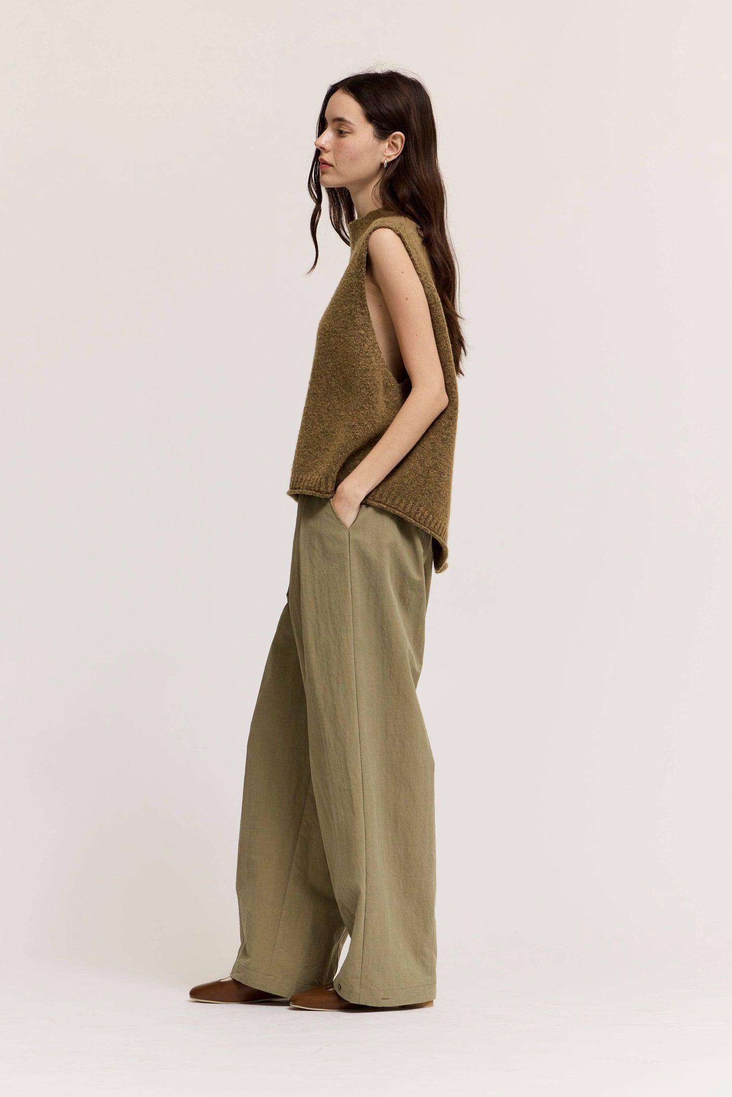 42367 - GILET IN MAGLIA CON SPACCHI: CAMEL / Contemporary / S