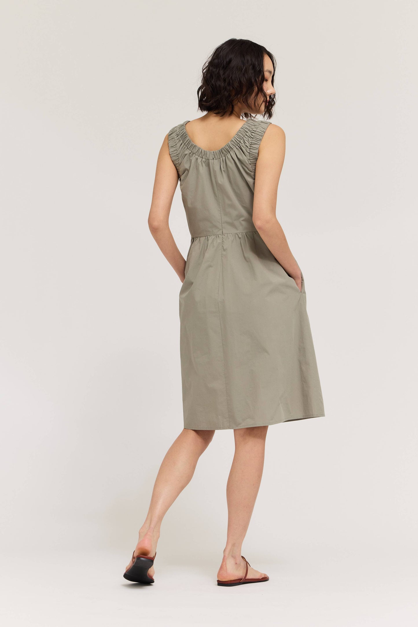 61325 - ABITO SMANICATO IN COTONE ARRICCIATO